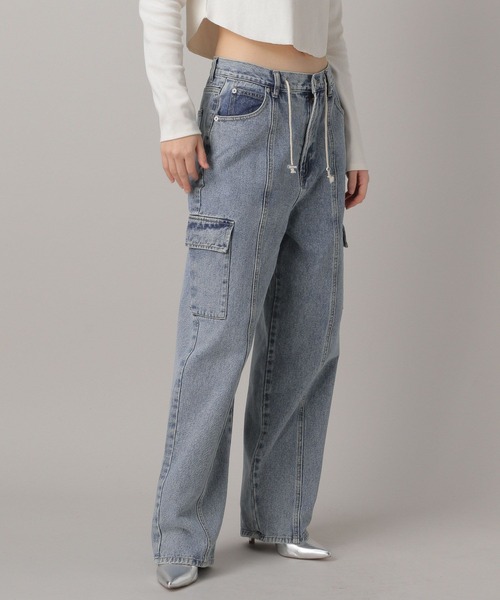 FOREVER 21（フォーエバー トゥエンティーワン）の「【2024SS】カーゴデザインデニム（デニムパンツ・レディース・ブラック/ライトブルー・SMALL/MEDIUM）」の4枚目の写真