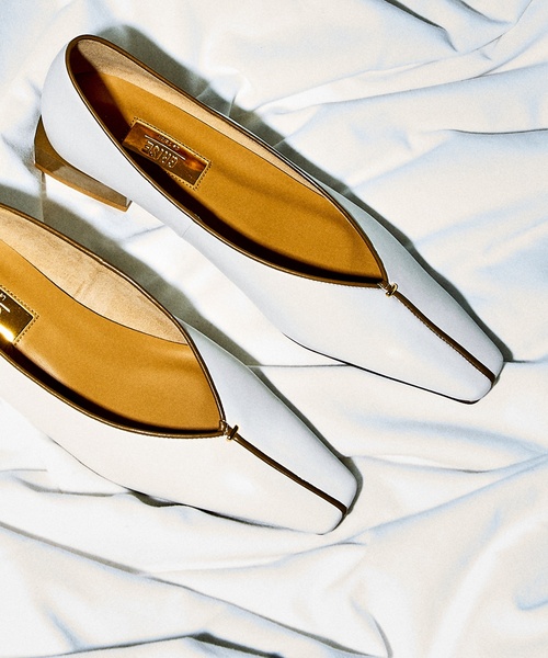 GRISE（グリーズ）の「GRISE2.5cmナロースクエアシームフラット（その他シューズ・レディース・ホワイト/カーキ/ブラック系その他/シルバー・24cm/25cm/22.5cm/23.5cm/23cm/22cm/24.5cm）」の2枚目の写真