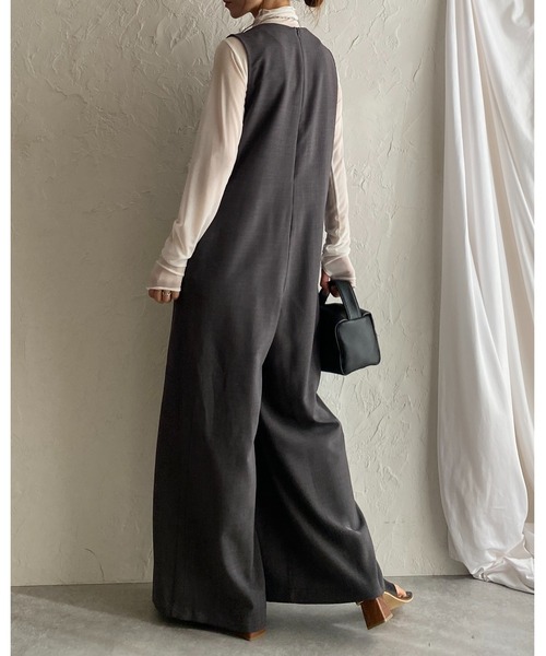 She's Closet（シーズクローゼット）の「深Vネックフロントタック