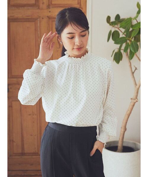 earth music&ecology（アースミュージックアンドエコロジー）の「シャーリングブラウス（シャツ/ブラウス・レディース・ライトピンク/サックスブルー/オフホワイト/ドット・FREE）」の5枚目の写真