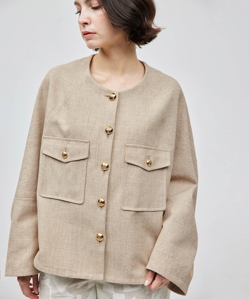 新品未使用　ROPÉ ゴールドボタンノーカラーブルゾン　定価41,800円 ROPE'（ロペ）の「ゴールドボタンノーカラーブルゾン（ブルゾン）」 - WEAR