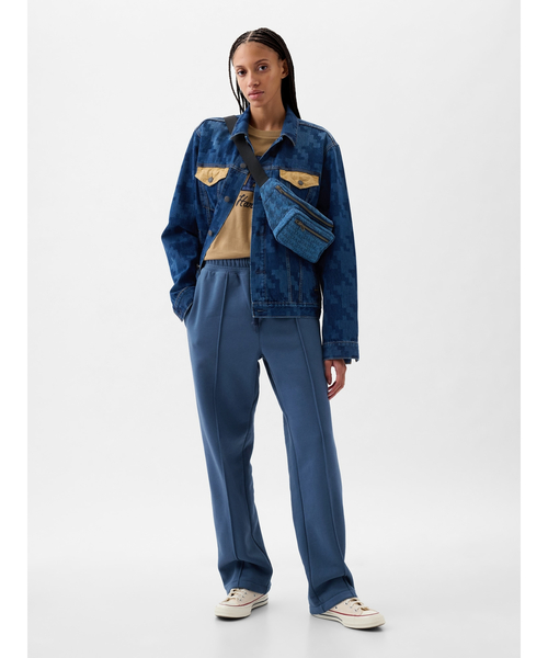 GAP（ギャップ）の「DAP GAPロゴ デニム ウエストバッグ(ユニセックス)（ボディバッグ/ウエストポーチ・メンズ・ライトインディゴブルー・ONE SIZE）」の2枚目の写真