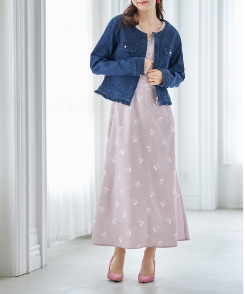 tocco closet（トッコ　クローゼット）の「裾フリル付きパール釦ストレッチデニムノーカラージャケット（デニムジャケット・レディース・ブルー/インディゴブルー・M）」の3枚目の写真