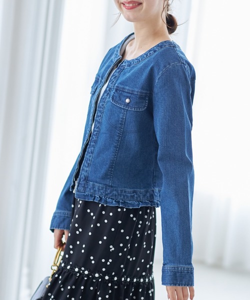 tocco closet（トッコ　クローゼット）の「裾フリル付きパール釦ストレッチデニムノーカラージャケット（デニムジャケット・レディース・ブルー/インディゴブルー・M）」の9枚目の写真