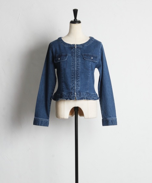 tocco closet（トッコ　クローゼット）の「裾フリル付きパール釦ストレッチデニムノーカラージャケット（デニムジャケット・レディース・ブルー/インディゴブルー・M）」の12枚目の写真
