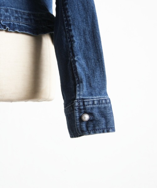 tocco closet（トッコ　クローゼット）の「裾フリル付きパール釦ストレッチデニムノーカラージャケット（デニムジャケット・レディース・ブルー/インディゴブルー・M）」の21枚目の写真