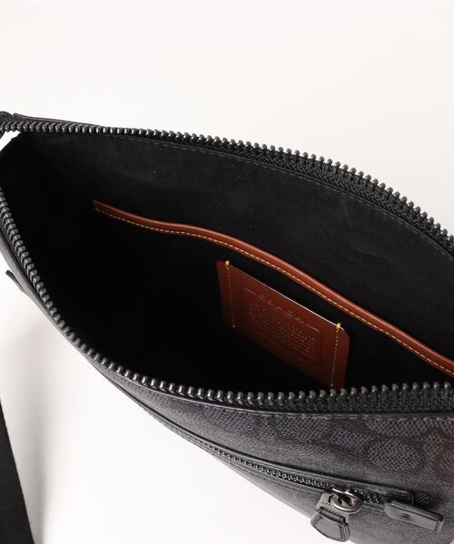 COACH（コーチ）の「ゴッサム ファイル バッグ・シグネチャー キャンバス（ショルダーバッグ・メンズ・ブラック系その他・ONE）」の10枚目の写真