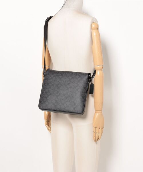 COACH（コーチ）の「ゴッサム ファイル バッグ・シグネチャー キャンバス（ショルダーバッグ・メンズ・ブラック系その他・ONE）」の11枚目の写真