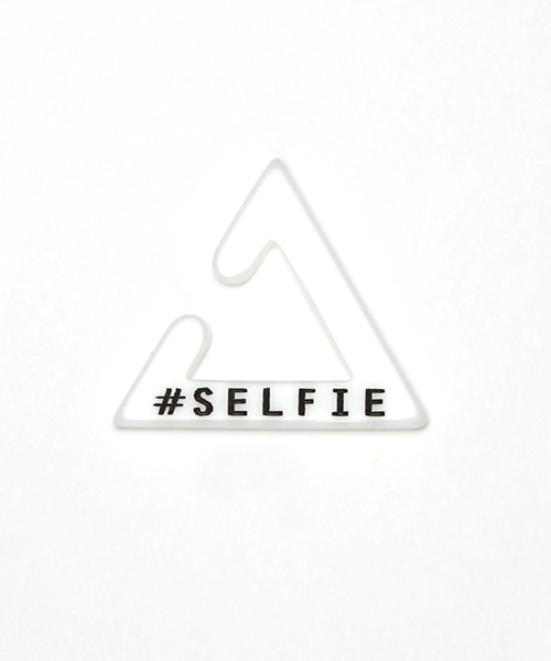 WEGO（ウィゴー）の「WEGO/#SELFIEトライアングルイヤーカフ（イヤリング・レディース・ホワイト系その他/ホワイト/ブラック・FREE）」の2枚目の写真