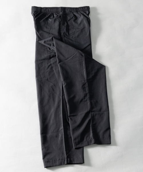 NYLAUS(ナイラス)の「レギュラーシルエット 裏メッシュ サイドライン/サイドパイピング イージーパンツ(その他パンツ・メンズ・ブラック系1/ブラック系2/カーキ系1/カーキ系2/ネイビー系1/ネイビー系2/レッド系1/レッド系2・LL/M/L)」の1枚目の写真