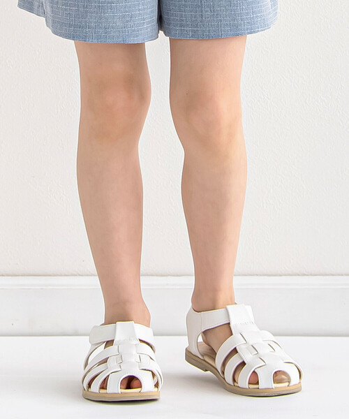 BeBe（ベベ）の「ロゴ型押しストラップカメサンダル(13~19cm)（サンダル・キッズ・ホワイト/キャメル・15.0cm/16.0cm/17.0cm/18.0cm/19.0cm/14.0cm/13.0cm）」の17枚目の写真