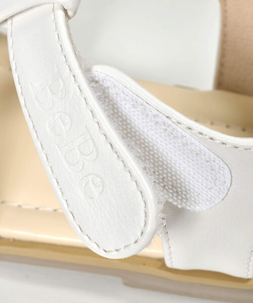 BeBe（ベベ）の「ロゴ型押しストラップカメサンダル(13~19cm)（サンダル・キッズ・ホワイト/キャメル・15.0cm/16.0cm/17.0cm/18.0cm/19.0cm/14.0cm/13.0cm）」の8枚目の写真