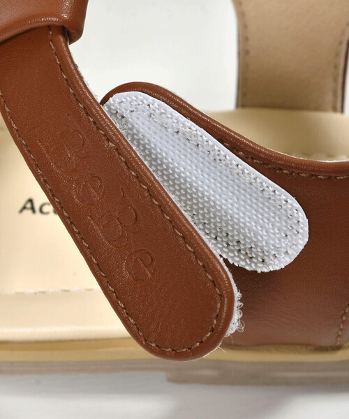 BeBe（ベベ）の「ロゴ型押しストラップカメサンダル(13~19cm)（サンダル・キッズ・ホワイト/キャメル・15.0cm/16.0cm/17.0cm/18.0cm/19.0cm/14.0cm/13.0cm）」の14枚目の写真