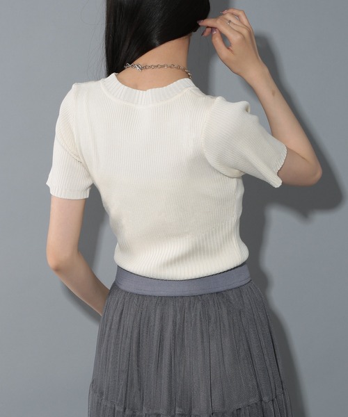 MAISON BREEZE reveur（メゾンブリーズレヴール）の「【MAISON BREEZE reveur】Ribbed short-sleeved knit リブ切替クルーネックハーフスリーブニット 半袖ニット（ニット/セーター・レディース・オフホワイト/レッド/ブラック・FREE）」の5枚目の写真