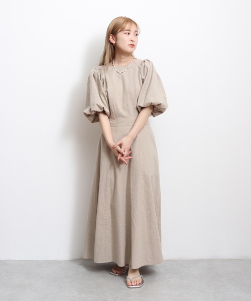Ungrid(アングリッド)の「バックデザインワンピース(ワンピース・レディース・イエロー/グリーン/ブラック/ナチュラル・マルチサイズ)」の3枚目の写真