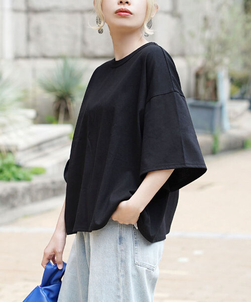 zootie(ズーティー)の「【トレンドスタイルと、ルーズさの両立。】 ゆったりワイド ショート丈Tシャツ(Tシャツ/カットソー・レディース・グレー/ブラック/ホワイト/レッド/ネイビー/ベージュ・フリー)」の1枚目の写真