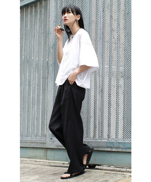 zootie(ズーティー)の「【トレンドスタイルと、ルーズさの両立。】 ゆったりワイド ショート丈Tシャツ(Tシャツ/カットソー・レディース・グレー/ブラック/ホワイト/レッド/ネイビー/ベージュ・フリー)」の7枚目の写真