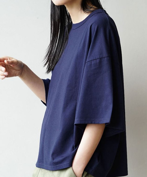 zootie(ズーティー)の「【トレンドスタイルと、ルーズさの両立。】 ゆったりワイド ショート丈Tシャツ(Tシャツ/カットソー・レディース・グレー/ブラック/ホワイト/レッド/ネイビー/ベージュ・フリー)」の13枚目の写真