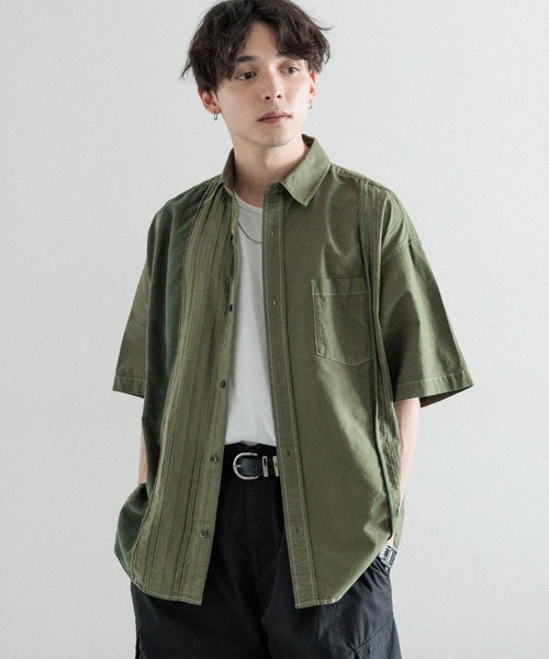 REmastered(リマスタード)の「【Remastered】リメイクライク/切り替えオーバーサイズミリタリーシャツ(シャツ/ブラウス・メンズ・カーキ/ブラック・FREE)」の1枚目の写真