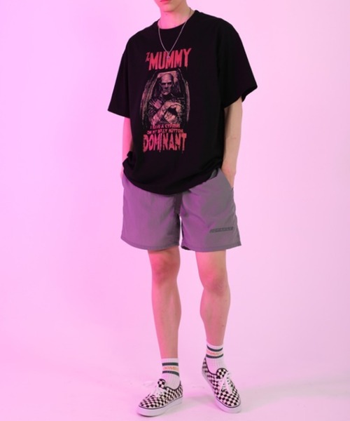 DOMINANT(ドミナント)の「韓国ブランド DOMINANT ドミナント Unisex MUMMY Printing Embroidery Overfit T-Shirt プリントT 半袖Tシャツ 半袖トップス グラフィックTシャツ ロゴTシャツ 韓国ファッション 韓国ストリート ストリートファッション(Tシャツ/カットソー・メンズ・ブラック・XL/L)」の2枚目の写真