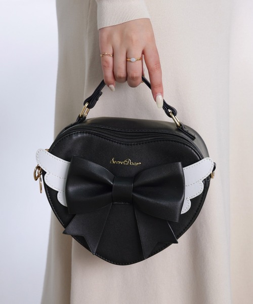 削除あり　ジューシークチュール　リボン　ハートチャーム付き　バッグ　ブラック ジューシークチュール チャーム付きバッグ 削除あり ジューシー