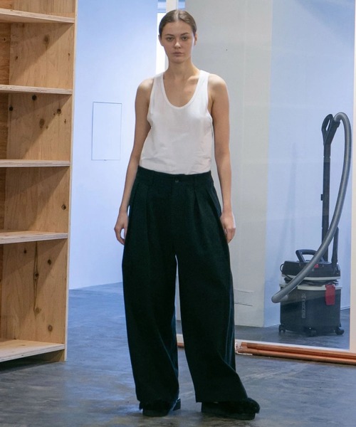 my beautiful landlet(マイビューティフルランドレット)の「【my beautiful landlet】ORGANIC COTTON FLANNEL TUCK WIDE PANTS(その他パンツ・メンズ・ライトベージュ/ブラック/オリーブ・2/1/0)」の2枚目の写真