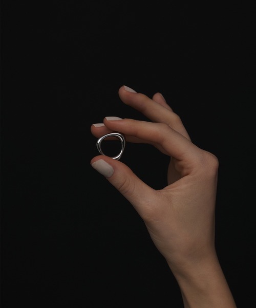 CENE（セネ）の「【CENE】セネ/トライアングルリング（リング・レディース・ゴールド/シルバー・9号/11号/13号）」の12枚目の写真