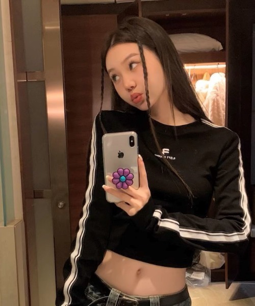 .KOM(ドットコム)の「A'GEM/9 × .kom『.kom/ドットケーオーエム』ラインデザイン クロップド丈長袖Tシャツ(Tシャツ/カットソー・レディース・ブラック・FREE)」の12枚目の写真