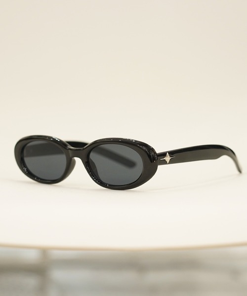 GLARE（グレア）の「【GLARE】サイド スター サングラス / Side Star Sunglasses（サングラス・レディース・ブラック・ONE SIZE）」の5枚目の写真
