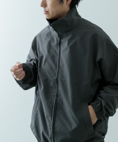 ITEMS URBANRESEARCH(アイテムズ アーバンリサーチ)の「『セットアップ対応』撥水×ストレッチ トラックジャケット(ブルゾン・メンズ・ブラック/チャコールグレー・MEDIUM/LARGE)」の15枚目の写真