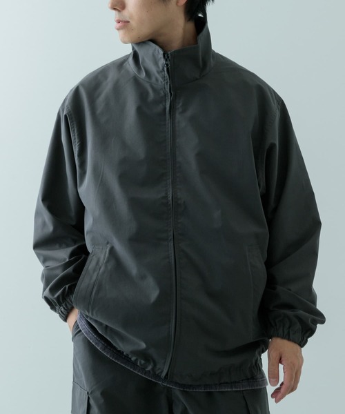 ITEMS URBANRESEARCH(アイテムズ アーバンリサーチ)の「『セットアップ対応』撥水×ストレッチ トラックジャケット(ブルゾン・メンズ・ブラック/チャコールグレー・MEDIUM/LARGE)」の17枚目の写真