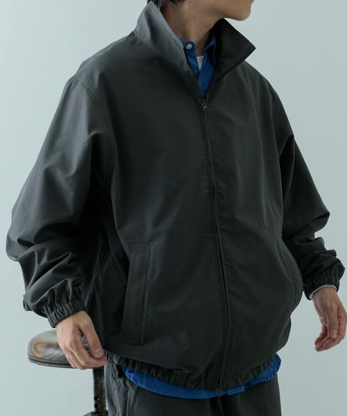ITEMS URBANRESEARCH(アイテムズ アーバンリサーチ)の「『セットアップ対応』撥水×ストレッチ トラックジャケット(ブルゾン・メンズ・ブラック/チャコールグレー・MEDIUM/LARGE)」の18枚目の写真
