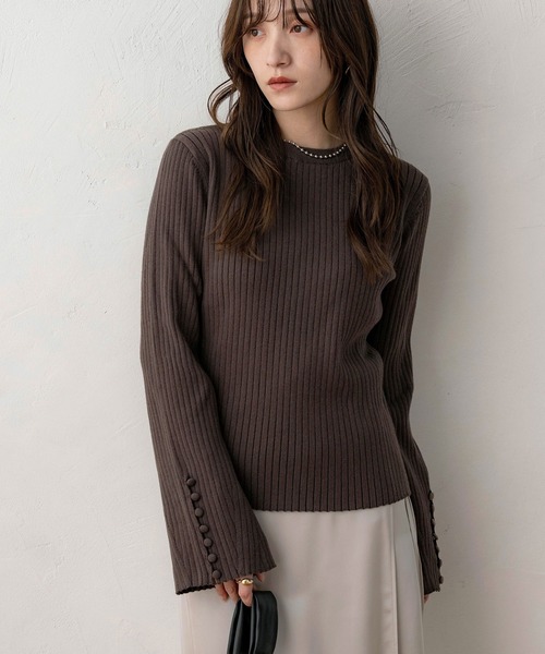 NOAHL（ノアル）の「【NOAHL】スリーブボタントップス（Tシャツ/カットソー・レディース・グレイッシュベージュ/キナリ/ダークブラウン・FREE）」の2枚目の写真