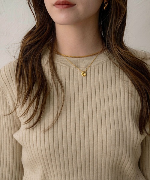 NOAHL（ノアル）の「【NOAHL】スリーブボタントップス（Tシャツ/カットソー・レディース・グレイッシュベージュ/キナリ/ダークブラウン・FREE）」の4枚目の写真