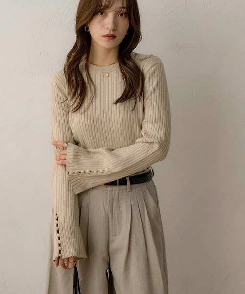 NOAHL（ノアル）の「【NOAHL】スリーブボタントップス（Tシャツ/カットソー・レディース・グレイッシュベージュ/キナリ/ダークブラウン・FREE）」の7枚目の写真