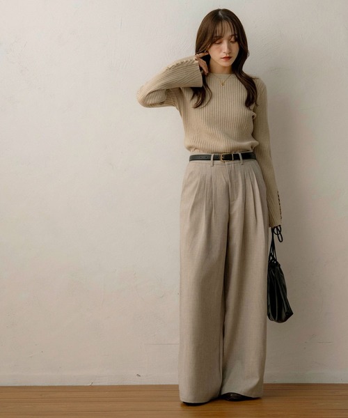 NOAHL（ノアル）の「【NOAHL】スリーブボタントップス（Tシャツ/カットソー・レディース・グレイッシュベージュ/キナリ/ダークブラウン・FREE）」の8枚目の写真