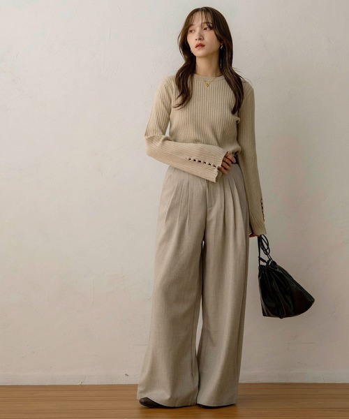 NOAHL（ノアル）の「【NOAHL】スリーブボタントップス（Tシャツ/カットソー・レディース・グレイッシュベージュ/キナリ/ダークブラウン・FREE）」の12枚目の写真