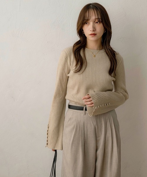 NOAHL（ノアル）の「【NOAHL】スリーブボタントップス（Tシャツ/カットソー・レディース・グレイッシュベージュ/キナリ/ダークブラウン・FREE）」の14枚目の写真