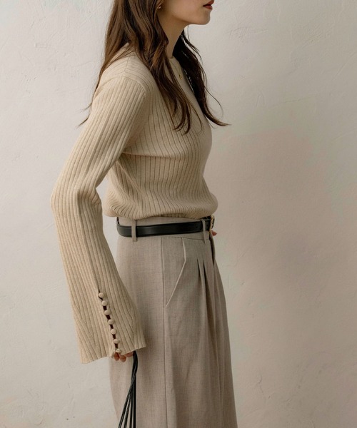 NOAHL（ノアル）の「【NOAHL】スリーブボタントップス（Tシャツ/カットソー・レディース・グレイッシュベージュ/キナリ/ダークブラウン・FREE）」の15枚目の写真