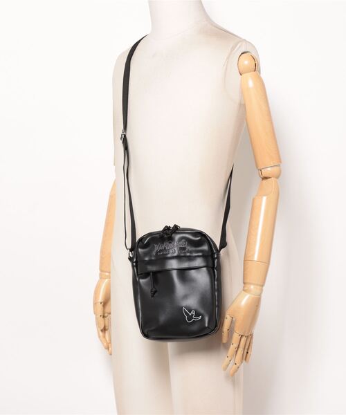 （What it isNt）ART BY MARKGONZALES（ワットイットイズント）の「【 (What it isNt) ART BY MARKGONZALES / (ワットイットイズント) アートバイ マークゴンザレス 】 タテ型ミニショルダーバッグ メンズ レディース（ショルダーバッグ・メンズ・ブラック・FREE）」の5枚目の写真