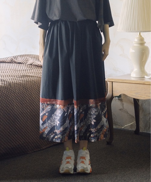 bedsidedrama(ベットサイドドラマ)の「Arts & Science Slide Skirt(スカート・レディース・ベージュ/ブラック・1)」の2枚目の写真