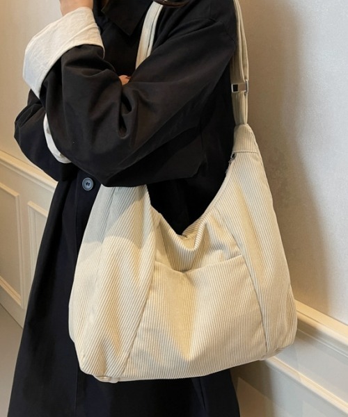 gossip!ロサンゼルス(ゴシップロサンゼルス)の「Y2Kトートバッグ 大容量ショルダーバッグ 無地 通勤&通学 デイリー&シンプル(ショルダーバッグ・レディース・ブラック/オフホワイト/ベージュ・FREE)」の2枚目の写真