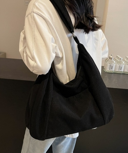 gossip!ロサンゼルス(ゴシップロサンゼルス)の「Y2Kトートバッグ 大容量ショルダーバッグ 無地 通勤&通学 デイリー&シンプル(ショルダーバッグ・レディース・ブラック/オフホワイト/ベージュ・FREE)」の3枚目の写真