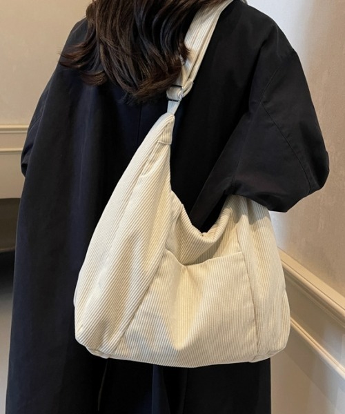 gossip!ロサンゼルス(ゴシップロサンゼルス)の「Y2Kトートバッグ 大容量ショルダーバッグ 無地 通勤&通学 デイリー&シンプル(ショルダーバッグ・レディース・ブラック/オフホワイト/ベージュ・FREE)」の5枚目の写真