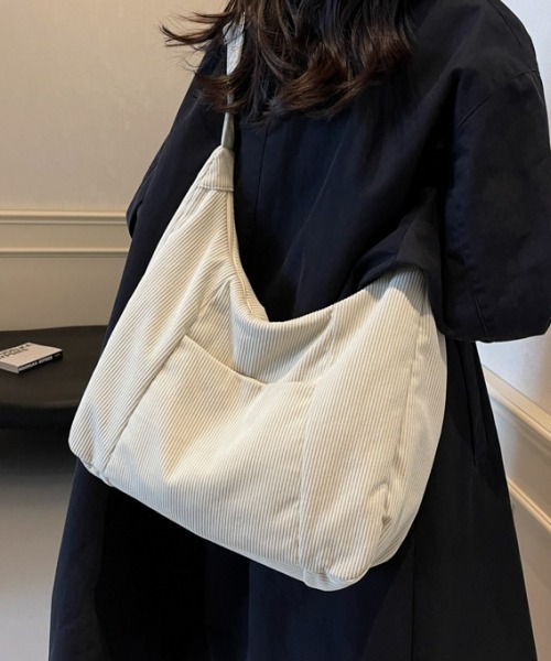 gossip!ロサンゼルス(ゴシップロサンゼルス)の「Y2Kトートバッグ 大容量ショルダーバッグ 無地 通勤&通学 デイリー&シンプル(ショルダーバッグ・レディース・ブラック/オフホワイト/ベージュ・FREE)」の8枚目の写真