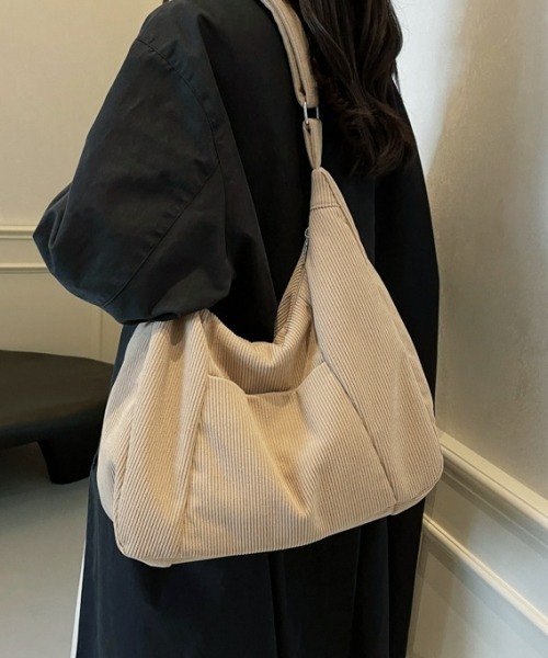 gossip!ロサンゼルス(ゴシップロサンゼルス)の「Y2Kトートバッグ 大容量ショルダーバッグ 無地 通勤&通学 デイリー&シンプル(ショルダーバッグ・レディース・ブラック/オフホワイト/ベージュ・FREE)」の12枚目の写真