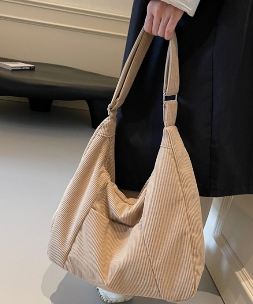 gossip!ロサンゼルス(ゴシップロサンゼルス)の「Y2Kトートバッグ 大容量ショルダーバッグ 無地 通勤&通学 デイリー&シンプル(ショルダーバッグ・レディース・ブラック/オフホワイト/ベージュ・FREE)」の14枚目の写真