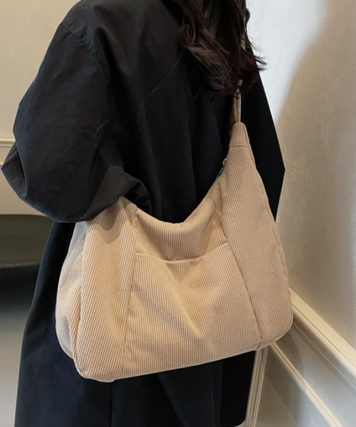 gossip!ロサンゼルス(ゴシップロサンゼルス)の「Y2Kトートバッグ 大容量ショルダーバッグ 無地 通勤&通学 デイリー&シンプル(ショルダーバッグ・レディース・ブラック/オフホワイト/ベージュ・FREE)」の15枚目の写真
