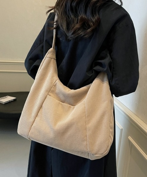gossip!ロサンゼルス(ゴシップロサンゼルス)の「Y2Kトートバッグ 大容量ショルダーバッグ 無地 通勤&通学 デイリー&シンプル(ショルダーバッグ・レディース・ブラック/オフホワイト/ベージュ・FREE)」の16枚目の写真