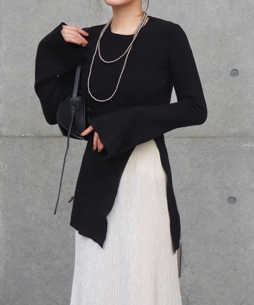 LAULEN(ローレン)の「side slit ribknit pullover /アシンメトリースリットニット(ニット/セーター・レディース・アイボリー/ブラック・FREE)」の2枚目の写真